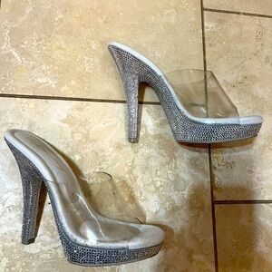 Shoe Fairy posing heels size 7